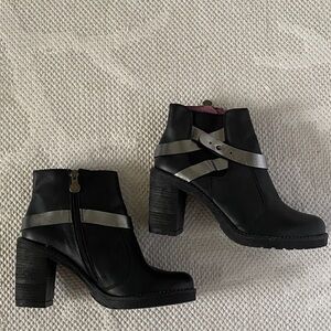 Wanda Panda Black and Silver Women's 100% Leather Ankle Boots! Made in Spain 🇪🇸